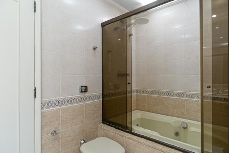 Apartamento à venda com 137m², 3 quartos e 1 vaga Apartamento à venda com 137m², 3 quartos e 1 vagaBanheiro da Suíte