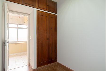 Apartamento à venda com 137m², 3 quartos e 1 vaga Apartamento à venda com 137m², 3 quartos e 1 vagaQuarto de Serviço