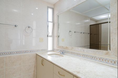 Apartamento à venda com 137m², 3 quartos e 1 vaga Apartamento à venda com 137m², 3 quartos e 1 vagaBanheiro da Suíte