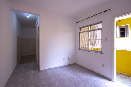 Sala de casa para alugar com 1 quarto, 50m² em Colubandê, São Gonçalo