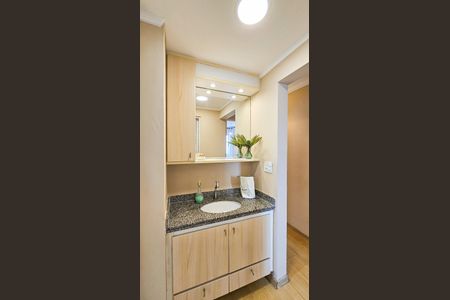 Apartamento à venda com 74m², 3 quartos e 1 vaga Apartamento à venda com 74m², 3 quartos e 1 vagaBanheiro da suíte