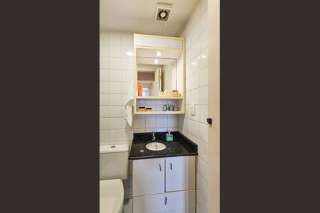 Apartamento à venda com 74m², 3 quartos e 1 vaga Apartamento à venda com 74m², 3 quartos e 1 vagaBanheiro