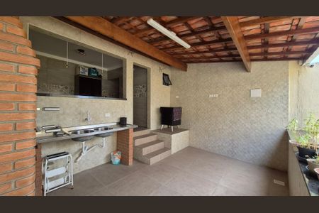 Casa à venda com 193m², 3 quartos e 2 vagas Casa à venda com 193m², 3 quartos e 2 vagasChurrasqueira