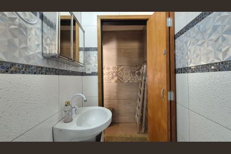 Casa à venda com 193m², 3 quartos e 2 vagas Casa à venda com 193m², 3 quartos e 2 vagasBanheiro