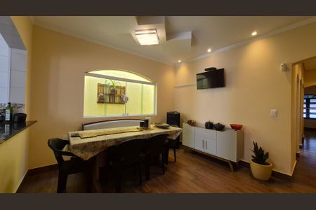Casa à venda com 193m², 3 quartos e 2 vagas Casa à venda com 193m², 3 quartos e 2 vagasSala de jantar