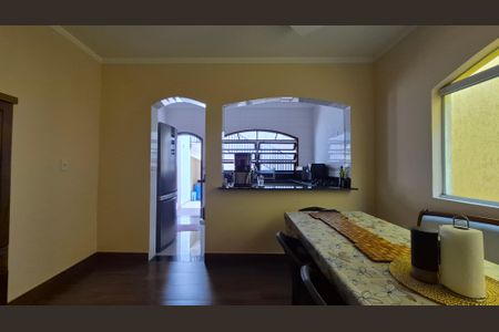 Casa à venda com 193m², 3 quartos e 2 vagas Casa à venda com 193m², 3 quartos e 2 vagasSala de jantar