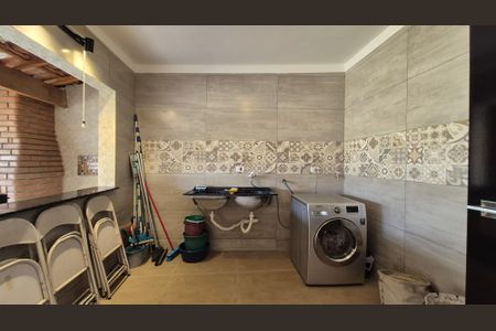 Casa à venda com 193m², 3 quartos e 2 vagas Casa à venda com 193m², 3 quartos e 2 vagasLavanderia