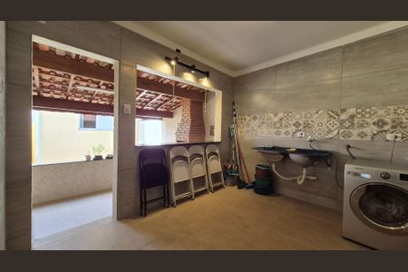 Casa à venda com 193m², 3 quartos e 2 vagas Casa à venda com 193m², 3 quartos e 2 vagasLavanderia