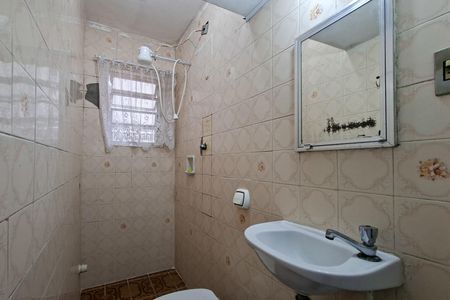 Banheiro  de apartamento para alugar com 1 quarto, 4m² em Vila Tupi, Praia Grande