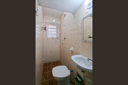 Banheiro  de apartamento para alugar com 1 quarto, 4m² em Vila Tupi, Praia Grande