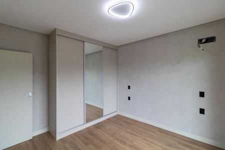 Casa de condomínio à venda com 340m², 5 quartos e 4 vagas Casa de condomínio à venda com 340m², 5 quartos e 4 vagasSuíte 02