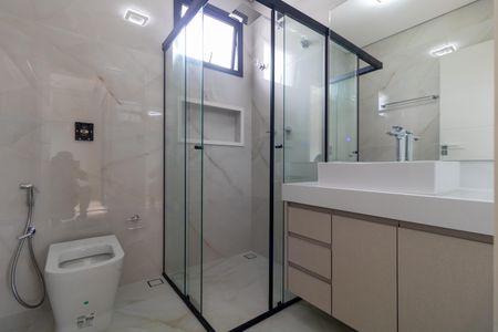 Casa de condomínio à venda com 340m², 5 quartos e 4 vagas Casa de condomínio à venda com 340m², 5 quartos e 4 vagasBanheiro da Suíte 05