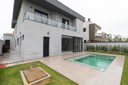 Casa de condomínio à venda com 340m², 5 quartos e 4 vagas Casa de condomínio à venda com 340m², 5 quartos e 4 vagasPiscina