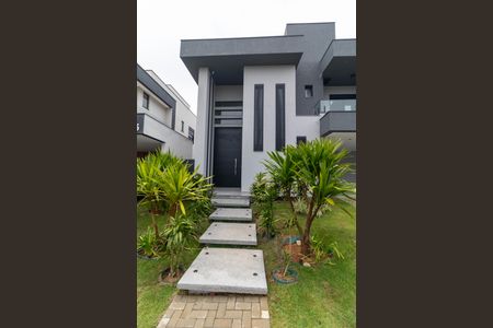 Casa de condomínio à venda com 340m², 5 quartos e 4 vagas Casa de condomínio à venda com 340m², 5 quartos e 4 vagasFachada da casa