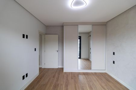 Casa de condomínio à venda com 340m², 5 quartos e 4 vagas Casa de condomínio à venda com 340m², 5 quartos e 4 vagasSuíte 02