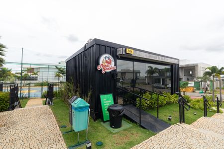 Casa de condomínio à venda com 340m², 5 quartos e 4 vagas Casa de condomínio à venda com 340m², 5 quartos e 4 vagasÁrea comum - Mini mercado