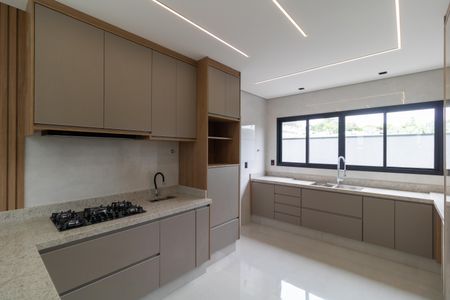 Casa de condomínio à venda com 340m², 5 quartos e 4 vagas Casa de condomínio à venda com 340m², 5 quartos e 4 vagasCozinha