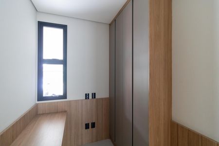 Casa de condomínio à venda com 340m², 5 quartos e 4 vagas Casa de condomínio à venda com 340m², 5 quartos e 4 vagasEscritório