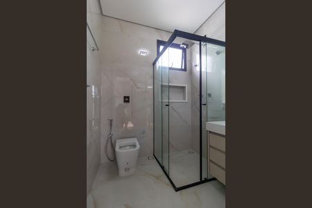 Casa de condomínio à venda com 340m², 5 quartos e 4 vagas Casa de condomínio à venda com 340m², 5 quartos e 4 vagasBanheiro da Suíte 05