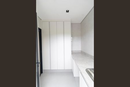 Casa de condomínio à venda com 340m², 5 quartos e 4 vagas Casa de condomínio à venda com 340m², 5 quartos e 4 vagasÁrea de Serviço