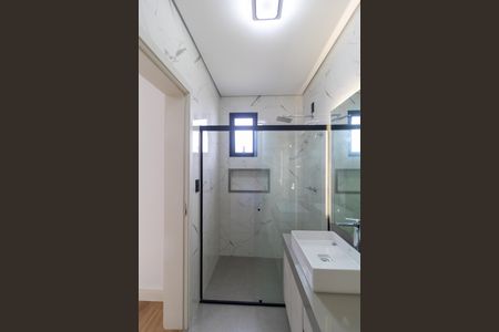 Casa de condomínio à venda com 340m², 5 quartos e 4 vagas Casa de condomínio à venda com 340m², 5 quartos e 4 vagasBanheiro da Suíte 02