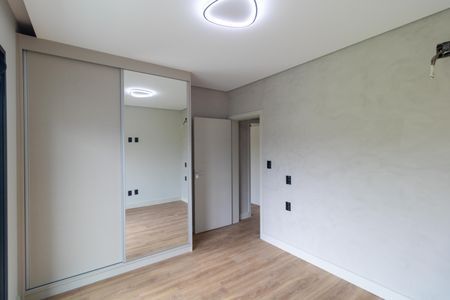 Casa de condomínio à venda com 340m², 5 quartos e 4 vagas Casa de condomínio à venda com 340m², 5 quartos e 4 vagasSuíte 05