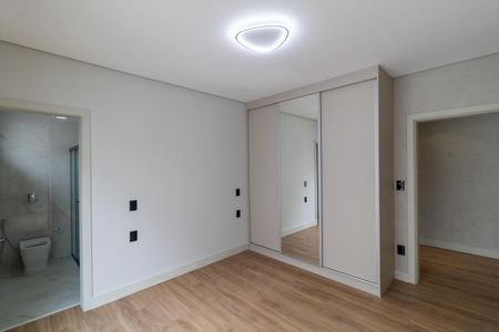 Casa de condomínio à venda com 340m², 5 quartos e 4 vagas Casa de condomínio à venda com 340m², 5 quartos e 4 vagasSuíte 03