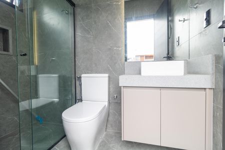 Casa de condomínio à venda com 340m², 5 quartos e 4 vagas Casa de condomínio à venda com 340m², 5 quartos e 4 vagasPiscina - Lavabo
