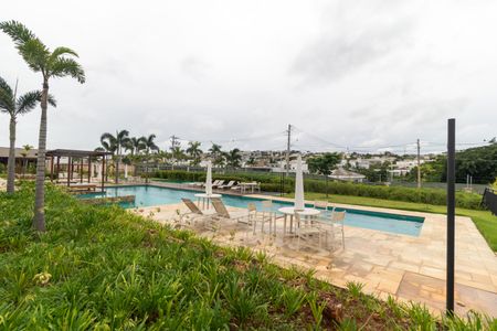 Casa de condomínio à venda com 340m², 5 quartos e 4 vagas Casa de condomínio à venda com 340m², 5 quartos e 4 vagasÁrea comum - Piscina