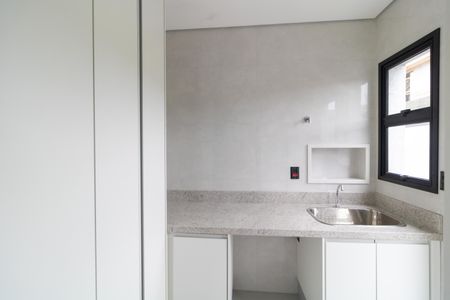 Casa de condomínio à venda com 340m², 5 quartos e 4 vagas Casa de condomínio à venda com 340m², 5 quartos e 4 vagasÁrea de Serviço