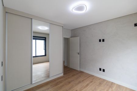 Casa de condomínio à venda com 340m², 5 quartos e 4 vagas Casa de condomínio à venda com 340m², 5 quartos e 4 vagasSuíte 03