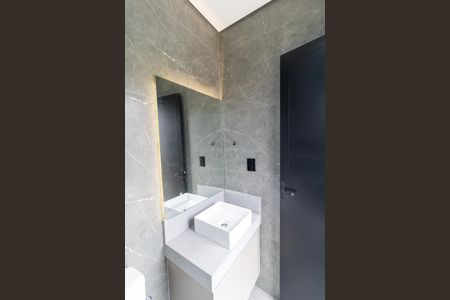 Casa de condomínio à venda com 340m², 5 quartos e 4 vagas Casa de condomínio à venda com 340m², 5 quartos e 4 vagasPiscina - Banheiro Social