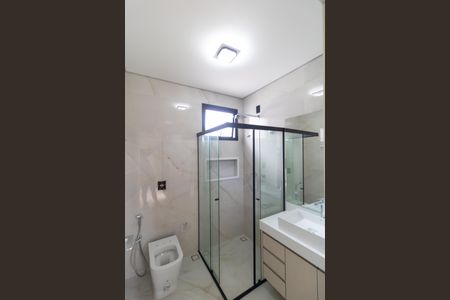 Casa de condomínio à venda com 340m², 5 quartos e 4 vagas Casa de condomínio à venda com 340m², 5 quartos e 4 vagasBanheiro da Suíte 05