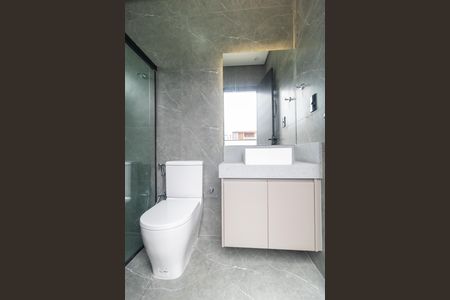 Casa de condomínio à venda com 340m², 5 quartos e 4 vagas Casa de condomínio à venda com 340m², 5 quartos e 4 vagasPiscina - Lavabo