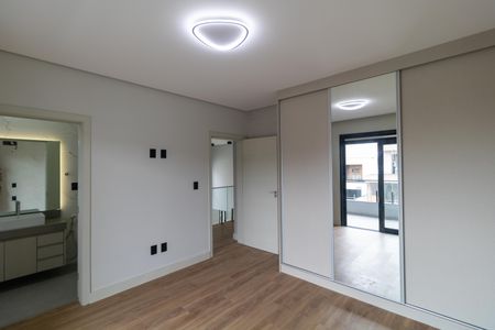 Casa de condomínio à venda com 340m², 5 quartos e 4 vagas Casa de condomínio à venda com 340m², 5 quartos e 4 vagasSuíte 02