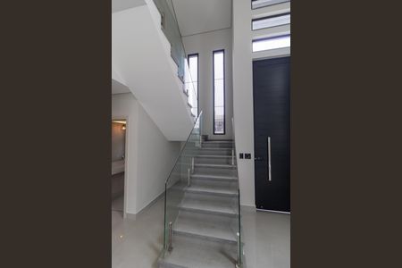 Casa de condomínio à venda com 340m², 5 quartos e 4 vagas Casa de condomínio à venda com 340m², 5 quartos e 4 vagasEscada