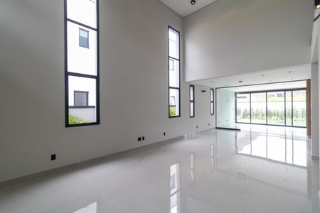 Casa de condomínio à venda com 340m², 5 quartos e 4 vagas Casa de condomínio à venda com 340m², 5 quartos e 4 vagasSala