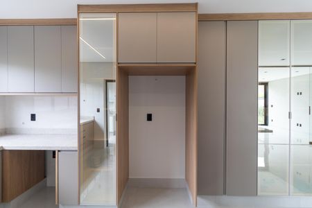 Casa de condomínio à venda com 340m², 5 quartos e 4 vagas Casa de condomínio à venda com 340m², 5 quartos e 4 vagasCozinha