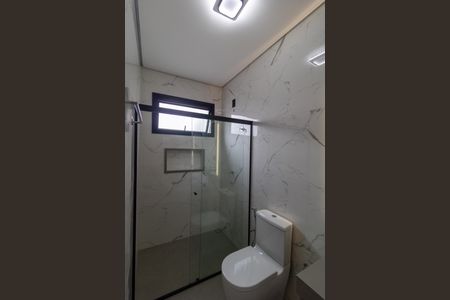 Casa de condomínio à venda com 340m², 5 quartos e 4 vagas Casa de condomínio à venda com 340m², 5 quartos e 4 vagasBanheiro da Suíte 01