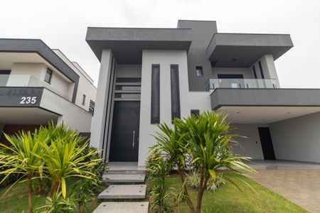 Casa de condomínio à venda com 340m², 5 quartos e 4 vagas Casa de condomínio à venda com 340m², 5 quartos e 4 vagasFachada da casa