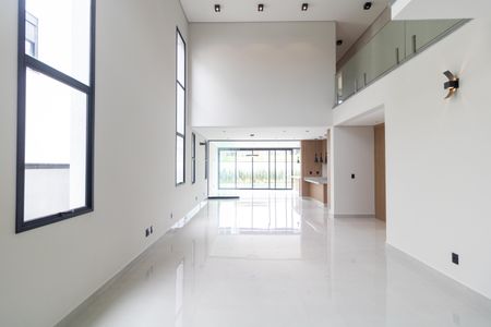 Casa de condomínio à venda com 340m², 5 quartos e 4 vagas Casa de condomínio à venda com 340m², 5 quartos e 4 vagasSala