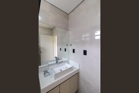 Casa de condomínio à venda com 340m², 5 quartos e 4 vagas Casa de condomínio à venda com 340m², 5 quartos e 4 vagasBanheiro da Suíte 05