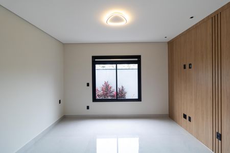 Casa de condomínio à venda com 340m², 5 quartos e 4 vagas Casa de condomínio à venda com 340m², 5 quartos e 4 vagasSuíte 01