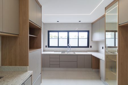 Casa de condomínio à venda com 340m², 5 quartos e 4 vagas Casa de condomínio à venda com 340m², 5 quartos e 4 vagasCozinha