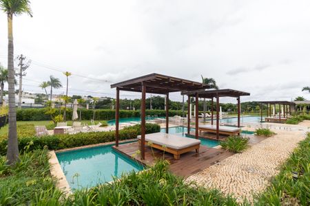 Casa de condomínio à venda com 340m², 5 quartos e 4 vagas Casa de condomínio à venda com 340m², 5 quartos e 4 vagasÁrea comum - Piscina