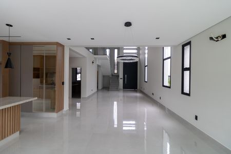 Casa de condomínio à venda com 340m², 5 quartos e 4 vagas Casa de condomínio à venda com 340m², 5 quartos e 4 vagasSala de jantar