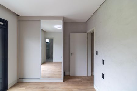 Casa de condomínio à venda com 340m², 5 quartos e 4 vagas Casa de condomínio à venda com 340m², 5 quartos e 4 vagasSuíte 05