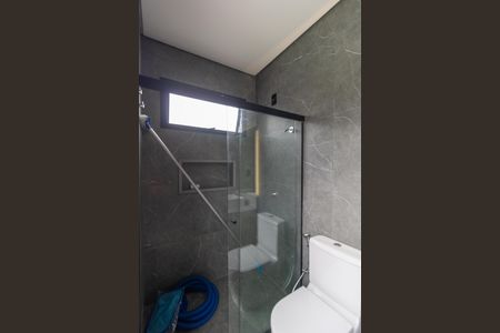 Casa de condomínio à venda com 340m², 5 quartos e 4 vagas Casa de condomínio à venda com 340m², 5 quartos e 4 vagasPiscina - Banheiro Social