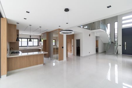 Casa de condomínio à venda com 340m², 5 quartos e 4 vagas Casa de condomínio à venda com 340m², 5 quartos e 4 vagasSala de jantar