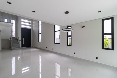 Casa de condomínio à venda com 340m², 5 quartos e 4 vagas Casa de condomínio à venda com 340m², 5 quartos e 4 vagasSala de jantar